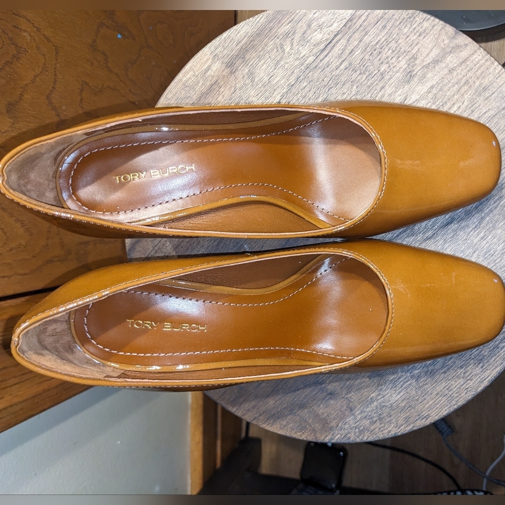 Tory Burch Banana Patent Leather Pumps sz 5M - Picture 8 of 16